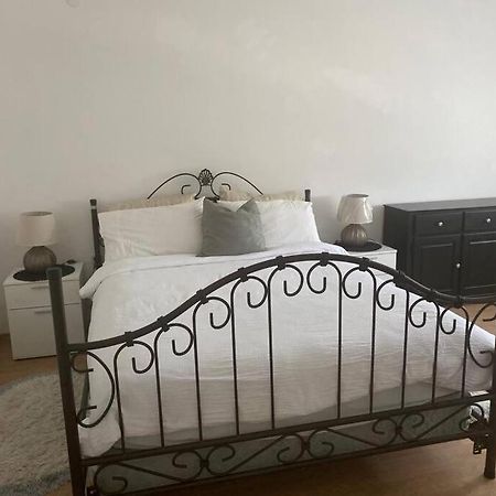 Lovely 3 Bedroom Apartment In Quiet Area W/ Pool Pula Exteriör bild