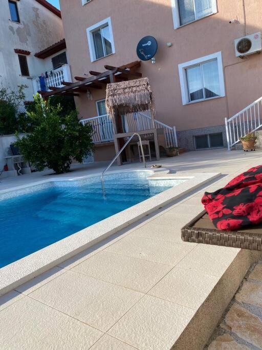 Lovely 3 Bedroom Apartment In Quiet Area W/ Pool Pula Exteriör bild