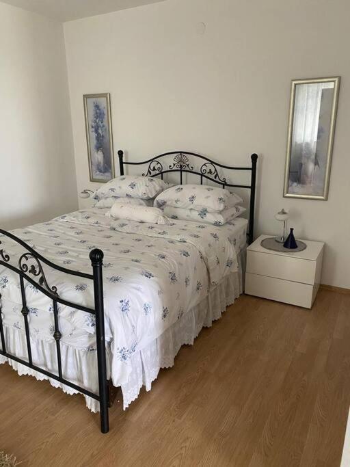 Lovely 3 Bedroom Apartment In Quiet Area W/ Pool Pula Exteriör bild
